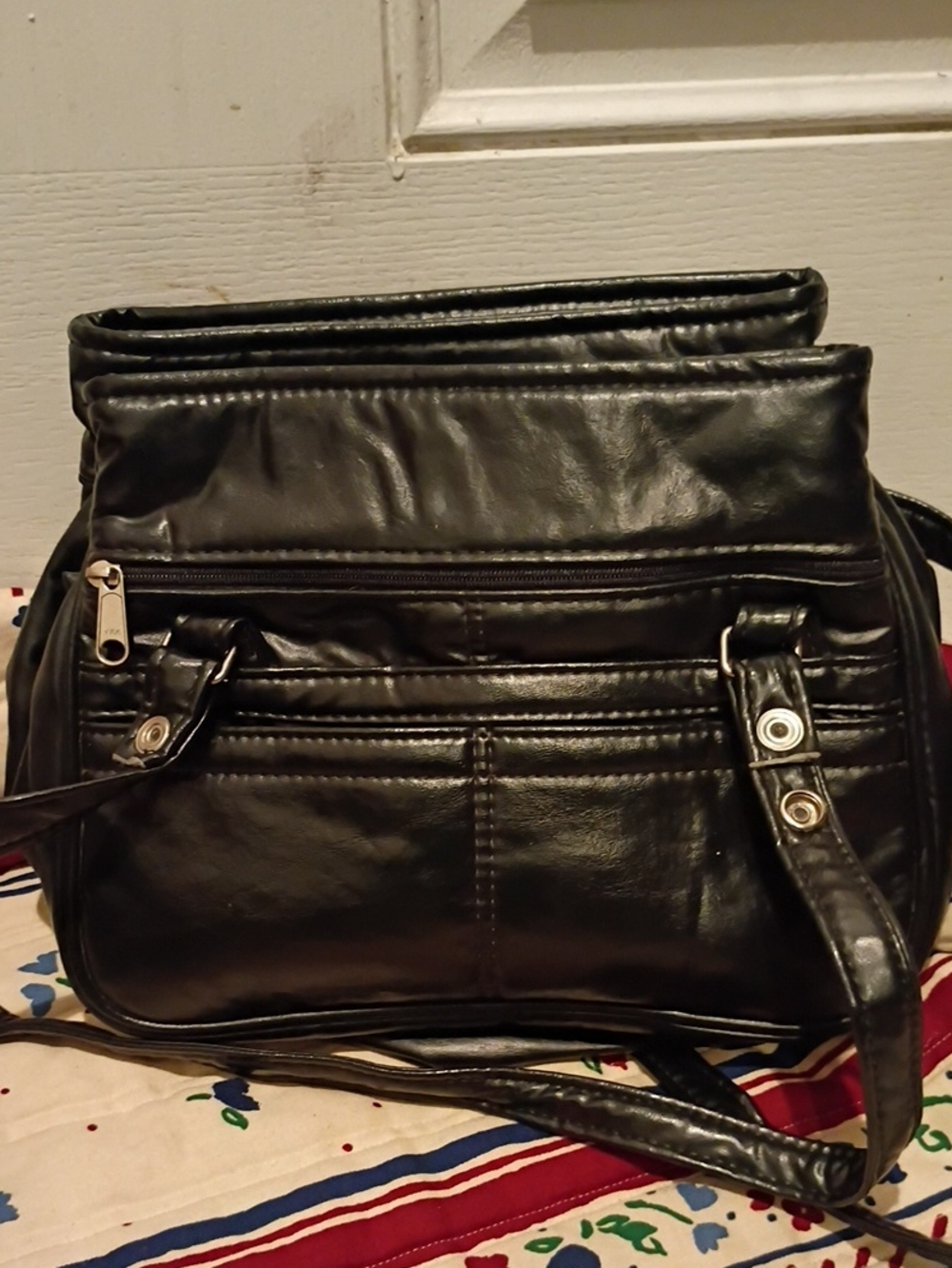 Classic Black Women's Shoulder Bag - Unbranded